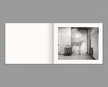 Load image into Gallery viewer, Andrea Modica - Theatrum Equorum
