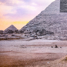 Load image into Gallery viewer, JR - Trompe l&#39;oeil, Greetings from Giza, 22 Octobre 2021, 16h44, Giza, Egypte, 2021
