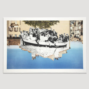 JR - Unframed, un Groupe Posant Dans une Barque Amarrée Sur la Plage Revu par JR, Marseille Vers 1930, Marseille, France